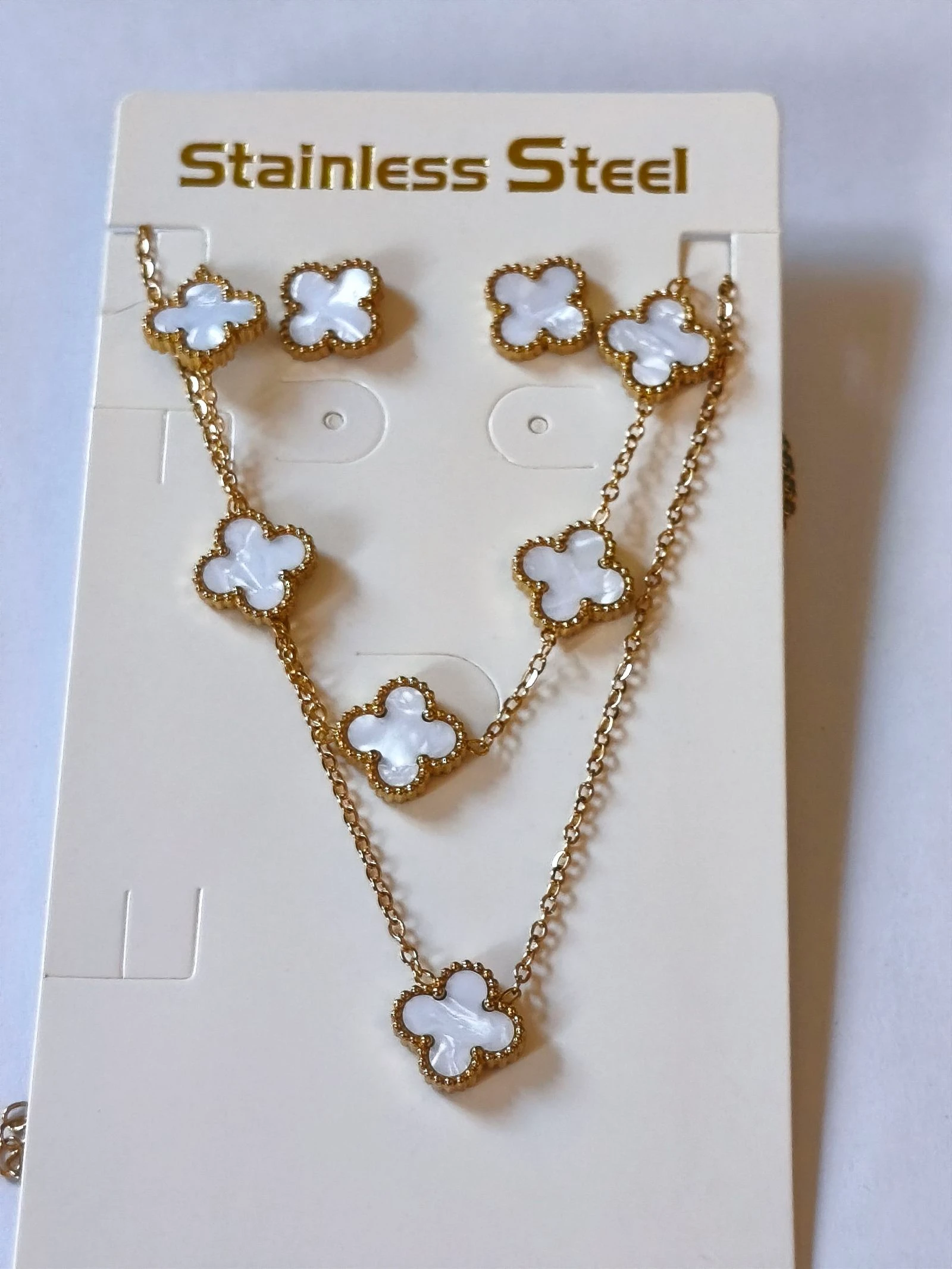 Conjunto de gargantilla pulsera y pendientes de trebol con cadena dorada inalterable